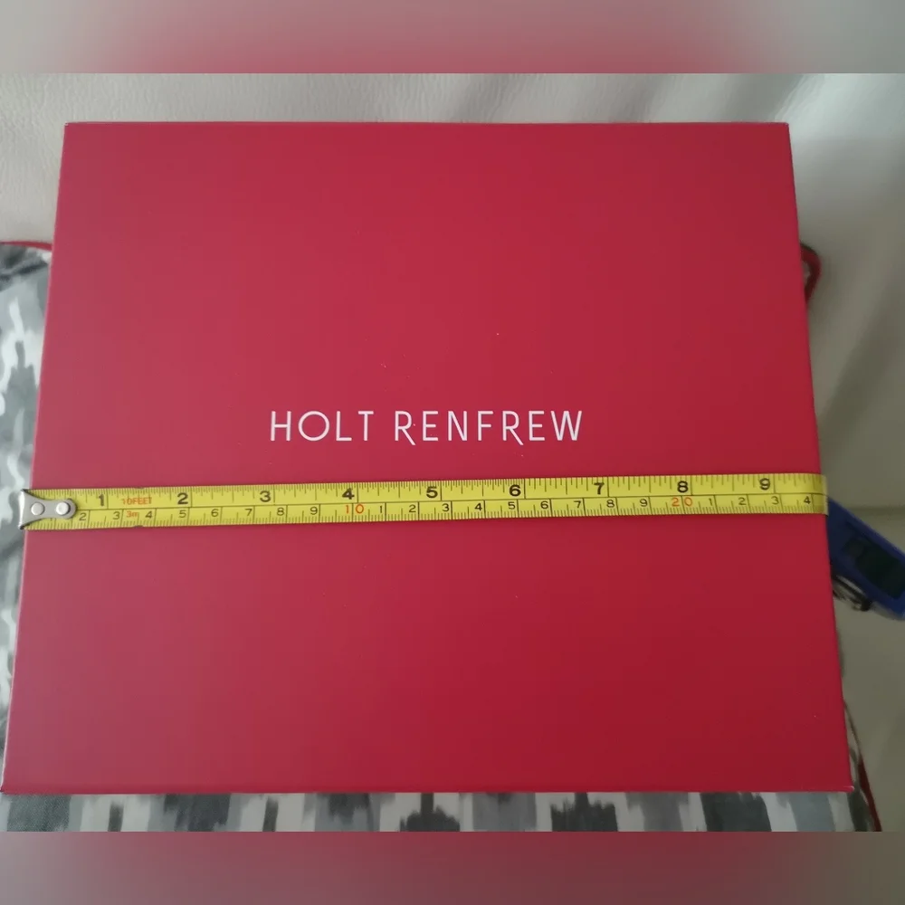 NWT HOLT RENFREW Gift Box Medium. - Picture 2 of 5